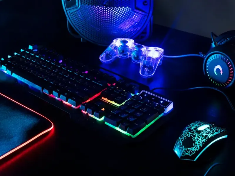 view-illuminated-neon-gaming-keyboard-setup-controller_1_10.webp
